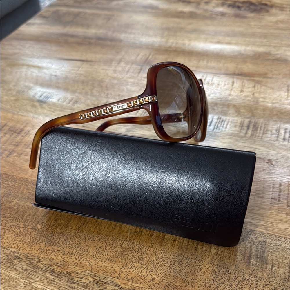 Chic Brown Oversized Sunglasses